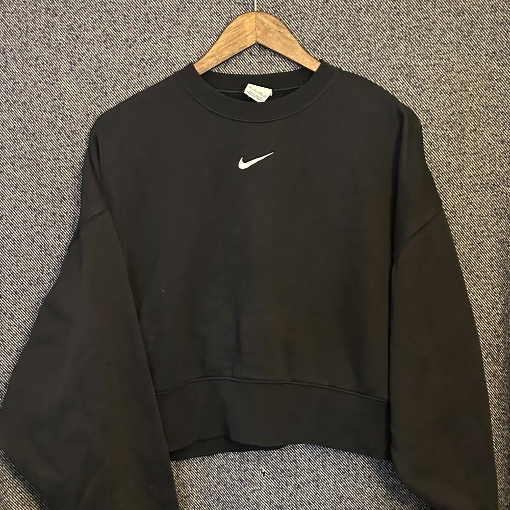Nike Women’s XS Cropped Sweatshirt – Black Crewneck with White Swoosh